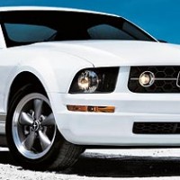 : фото Ford Mustang спереди
