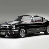 : черный Ford Mustang