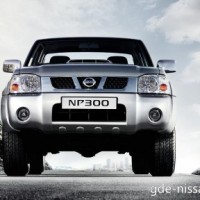 : Nissan NP-300 спереди