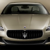 : Maserati Quattroporte GTS спереди