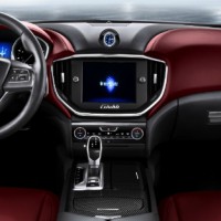 : Maserati Ghibli приборная панель, руль
