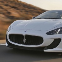 : Maserati GranCabrio MC спереди, сбоку