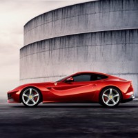 : Ferrari F12вerlinettа сбоку