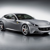 : Ferrari FF вид спереди, сбоку