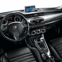 Alfa Romeo Giuliette: салон спереди