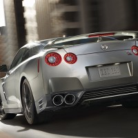 Nissan GT-R: сзади снизу