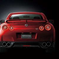 Nissan GT-R: сзади