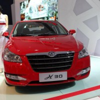 Dongfeng S30: спереди