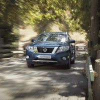 Nissan Pathfinder: спереди