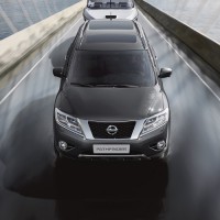 Nissan Pathfinder: спереди сверху
