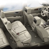 Nissan Pathfinder: салон справа сбоку