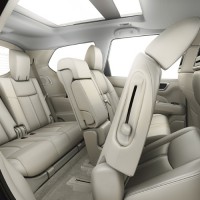 Nissan Pathfinder: салон задние сидения