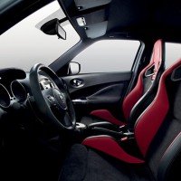 Nissan Juke NISMO RS: салон спереди слева сбоку