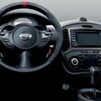 Nissan Juke NISMO RS: руль и панель приборов