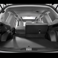 Subaru Forester: багажник со сложенной третью спинки заднего сидения