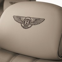 Bentley Flying Spur V12: подголовник